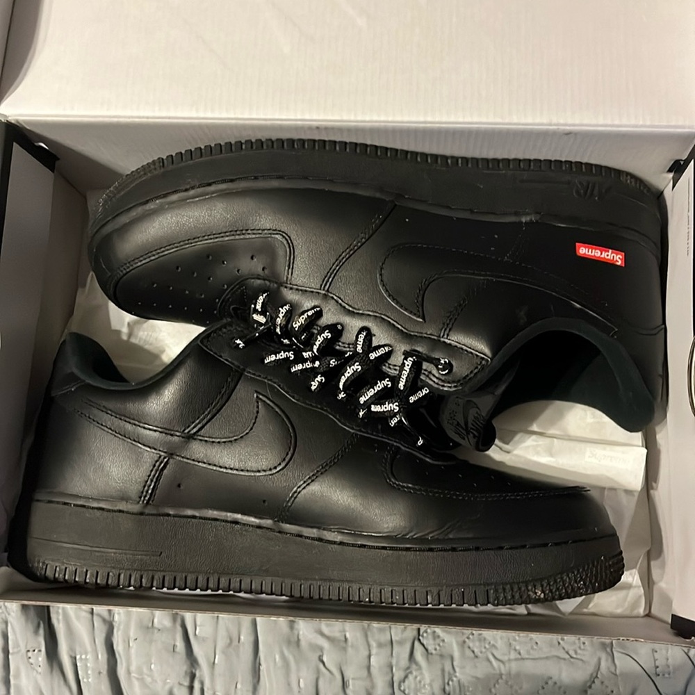 Supreme nike black Air Force ones